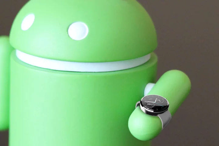Gizmag reviews Android Wear ... at the very beginning