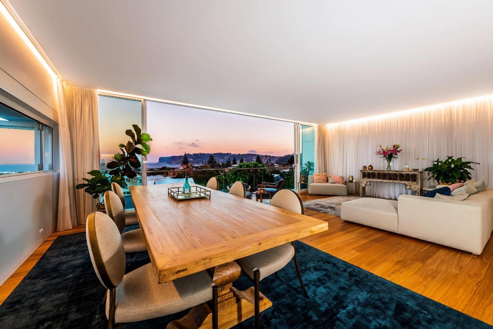 North Avoca Studio includes a dining area