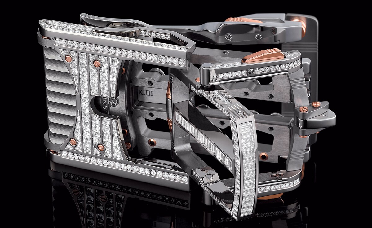 The Calibre R822 "Predator" belt buckle is studded with some 387 baguette- and round-cut diamonds
