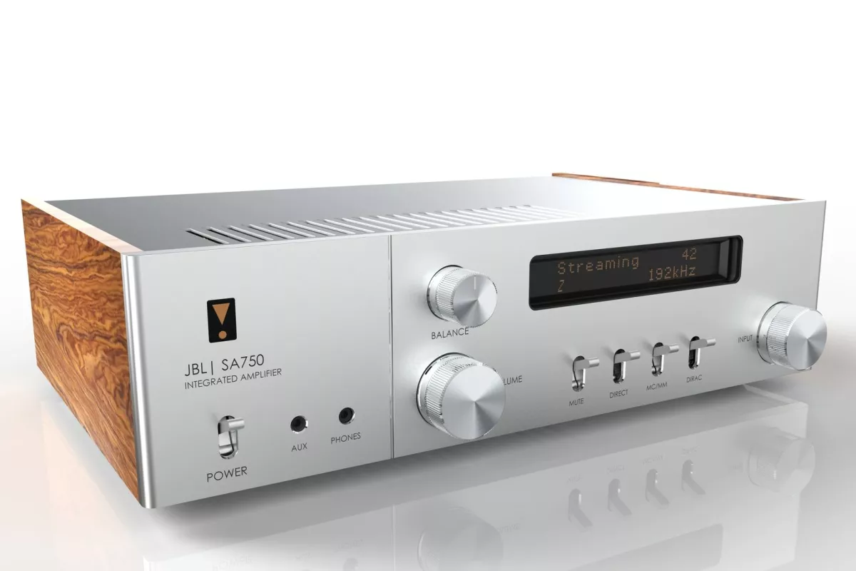 The JBL SA750 is designed as a tribute to the SA600 from the 1960s and the SA660 from the 70s