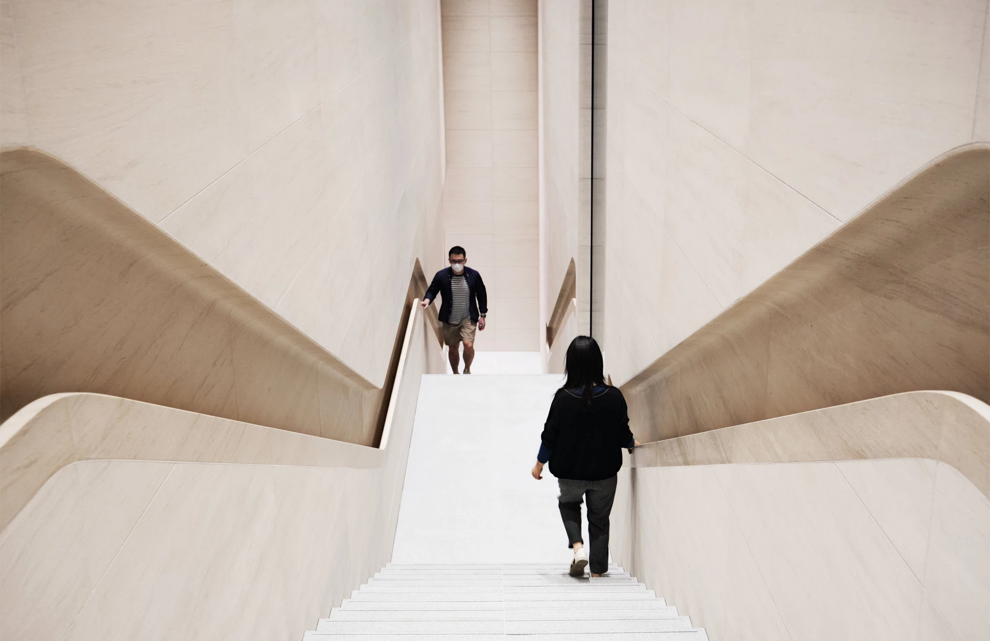 Apple Sanlitun's interior includes two large staircases which provide access to the Genius Grove