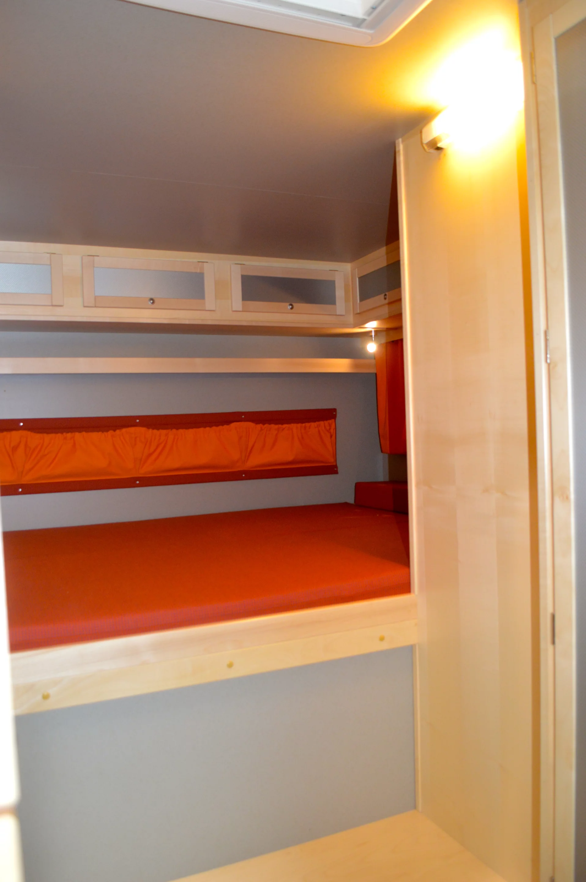 The EX 480's rear bed is 145 x 210 cm (57.1 x 82.7 in)