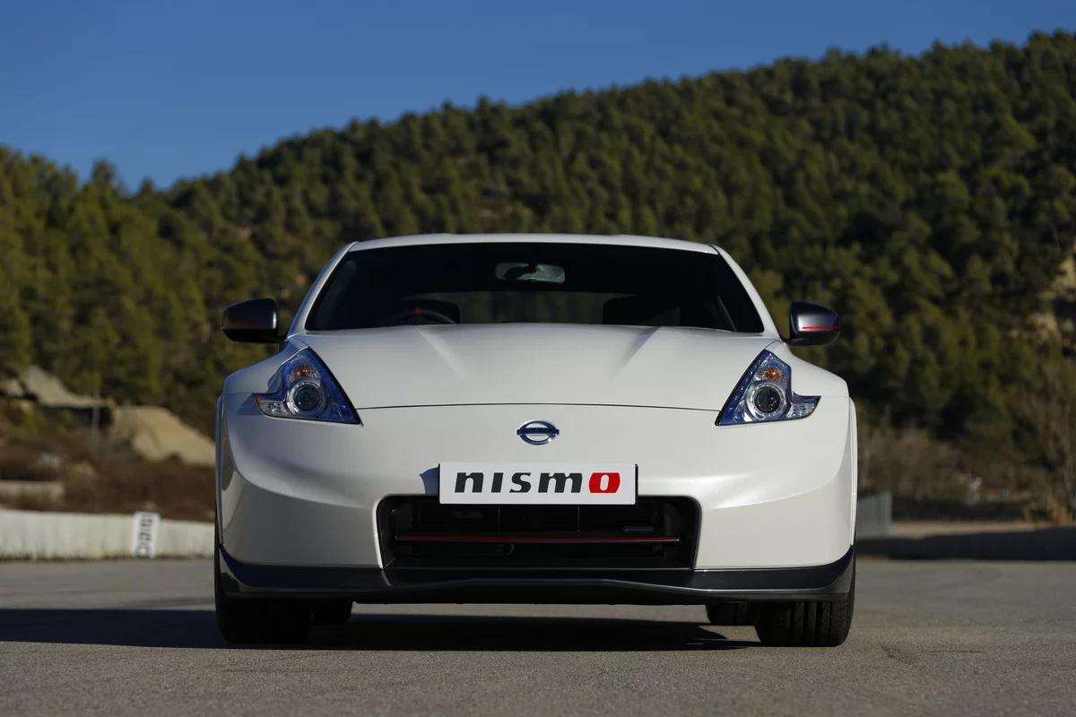 Front view of the 2014 370Z NISMO