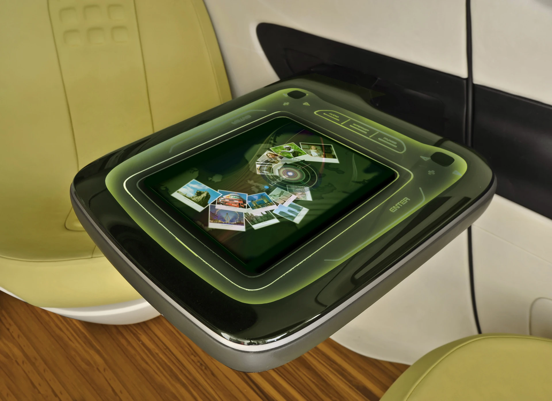 Kia KV7 Concept - "Floating" table top computer in the rear