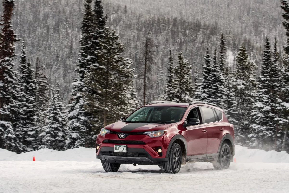 The Adventure adds about half an inch to the RAV4’s ride height, making it 6.5 inches (16.51 cm) above ground