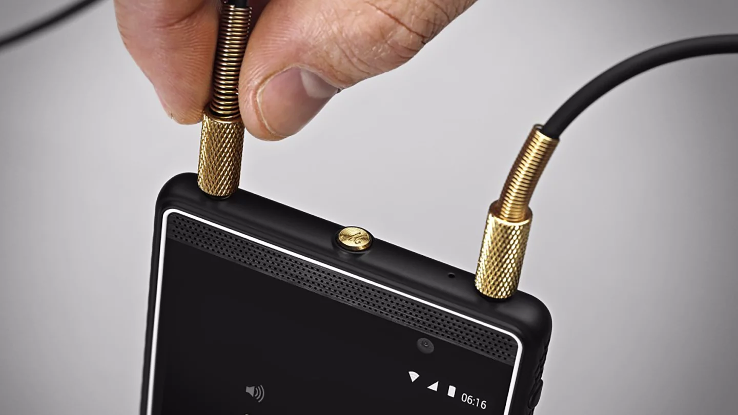 The Marshall London has two stereo jacks with independent volume controls