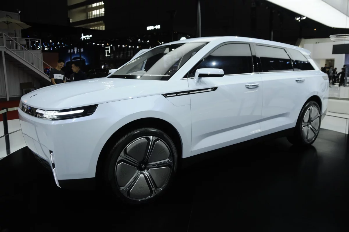 Bordrin estimates a 435-mile (700-km) all-electric range on the iV7. We're not buying it, but that's the number we see attached