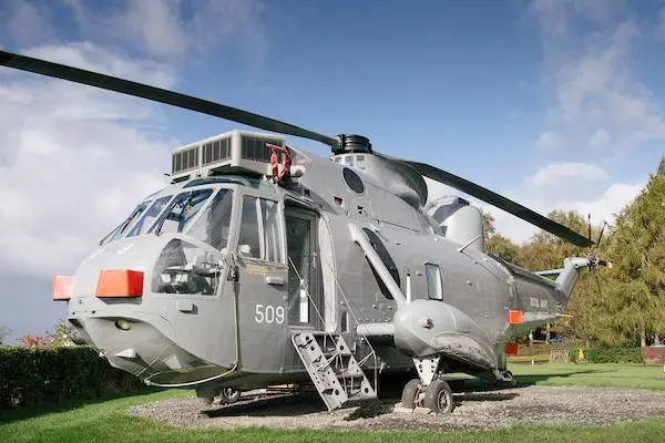 The seven-meter-long (23 ft) Sea King ZA127 aircraft interior has been converted using boat building techniques, to create a warm and inviting atmosphere