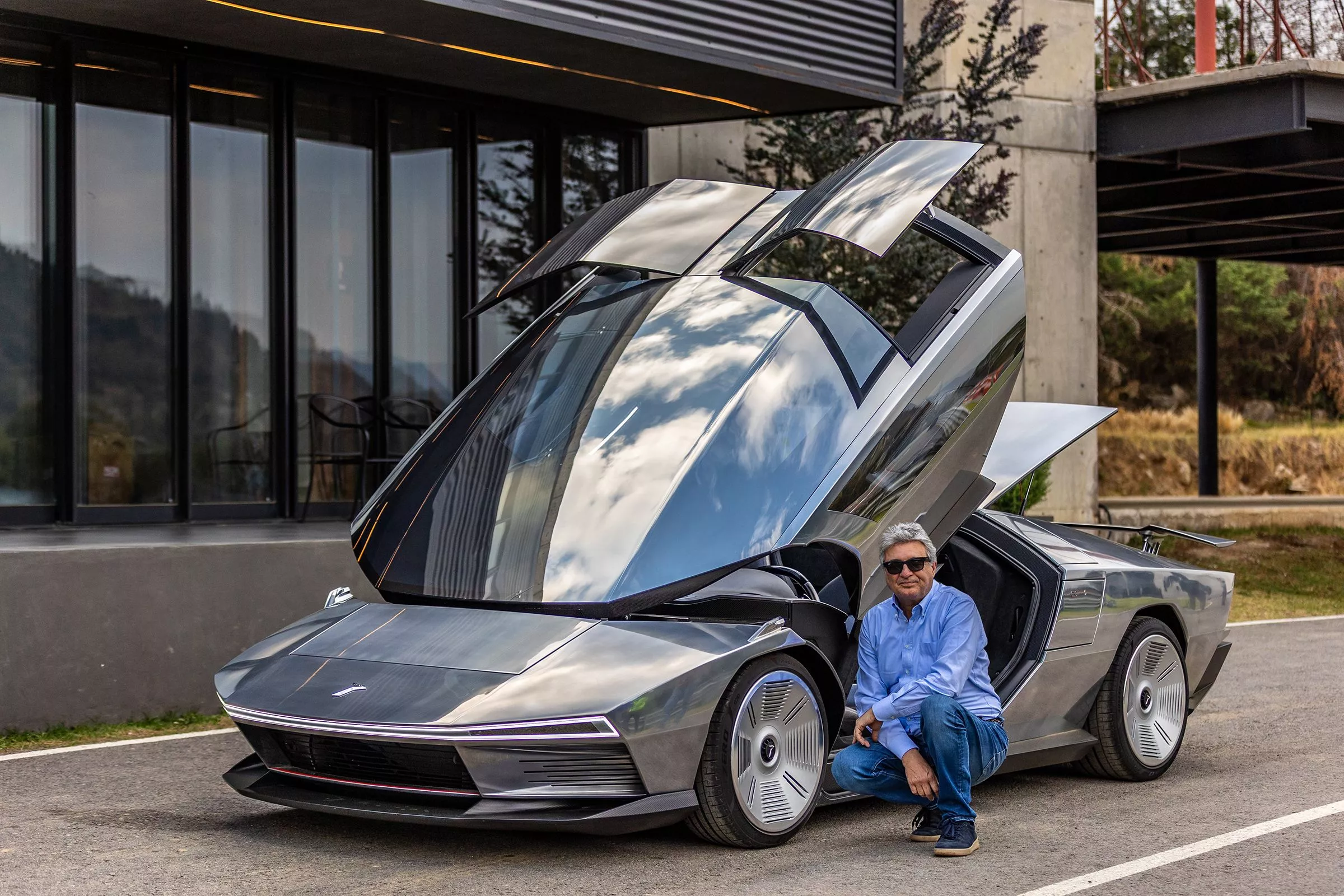 The Peralta S canopy raises up like a fighter plane cab-over ... I wonder how heavy it is?