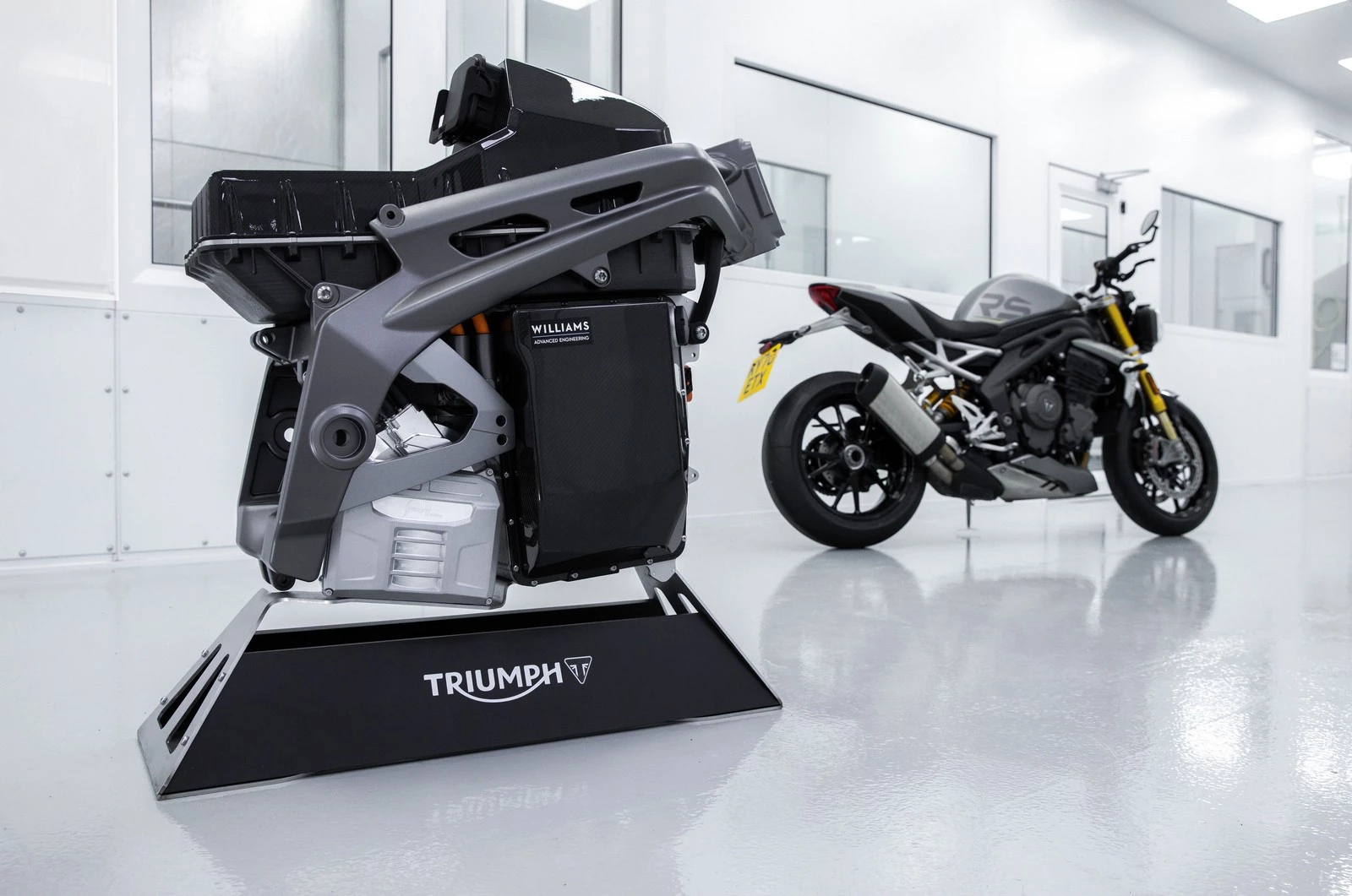 In March 2021 Triumph unveiled the prototype frame, engine and battery block of the TE-1 prototype, drawing its looks and frame design from the Speed Triple 1200