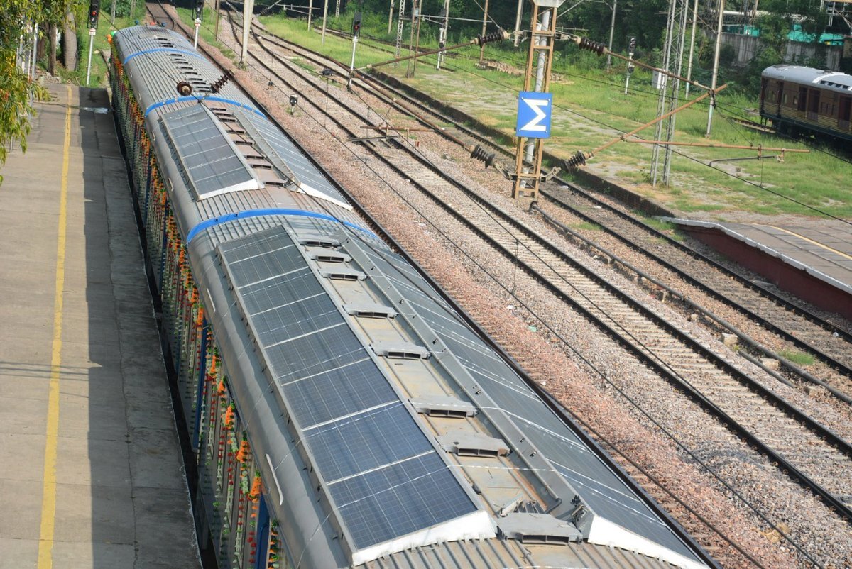 Each coach rocks 16 PV panels rated at 300 W per panel