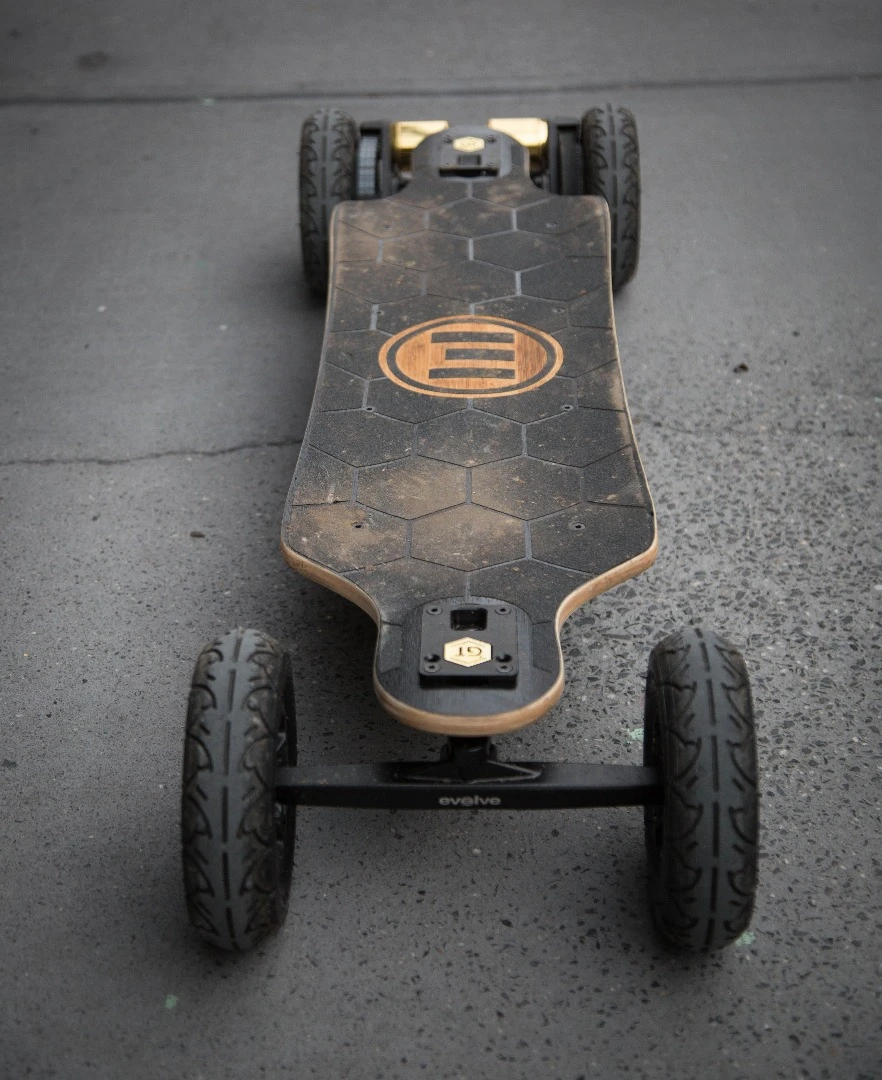 The Bamboo GTX can comfortable crush rough roads and a gravel paths with the chunky tires fitted