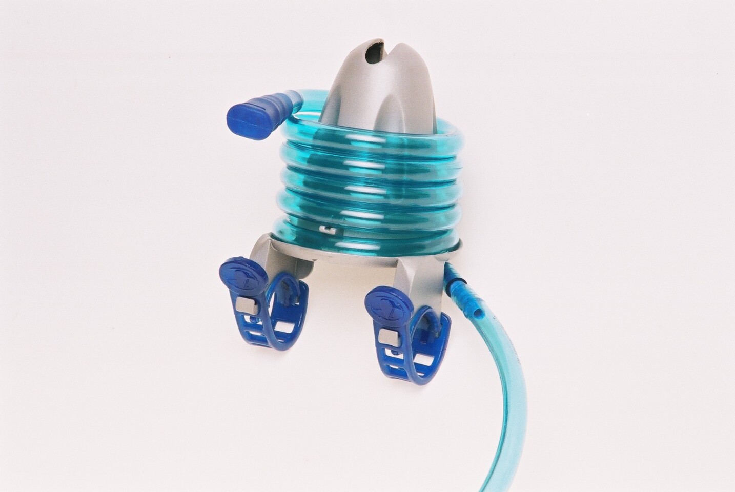 BlueDesert H2bike turns a water bottle into a bikemounted hydration system