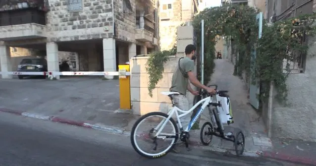 The S-cargo is a prototype carrier that converts a conventional bicycle into a cargo tricycle