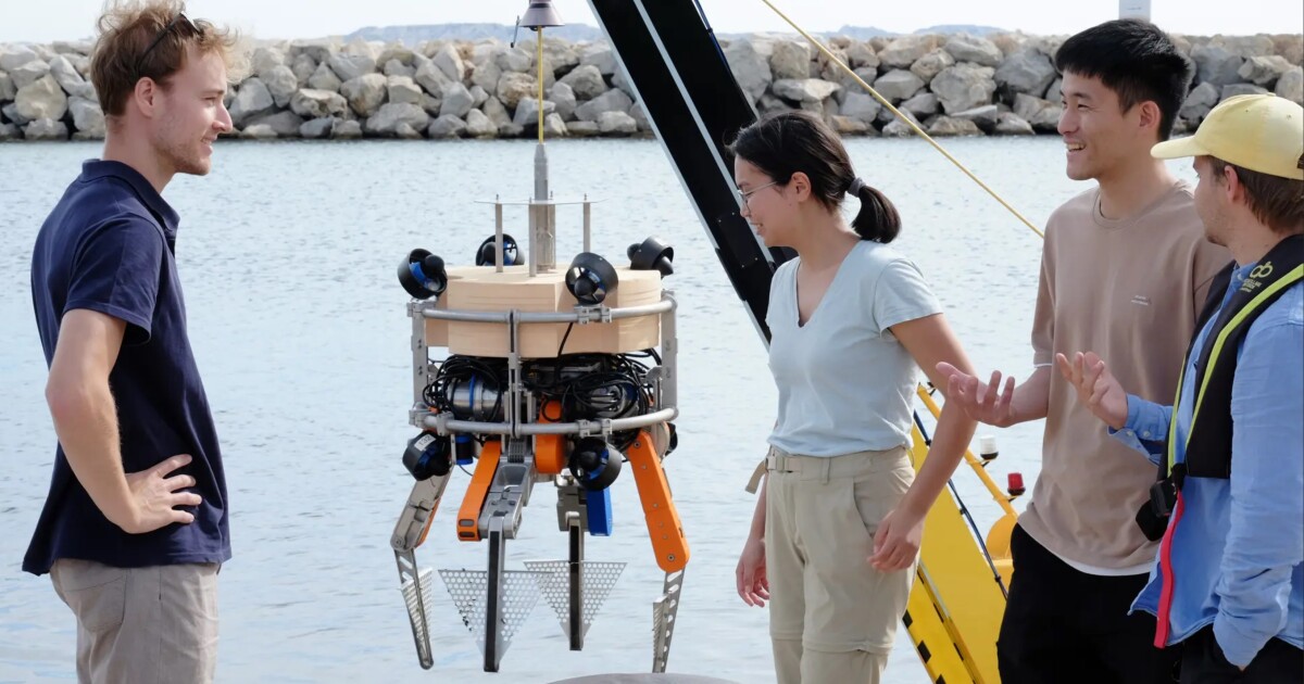 Autonomous robot tackles seabed trash in Marseille