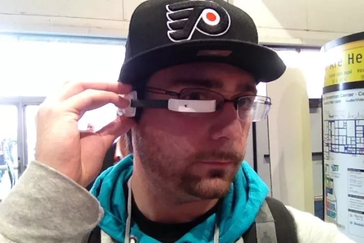 A diagonal view of the Vuzix M100