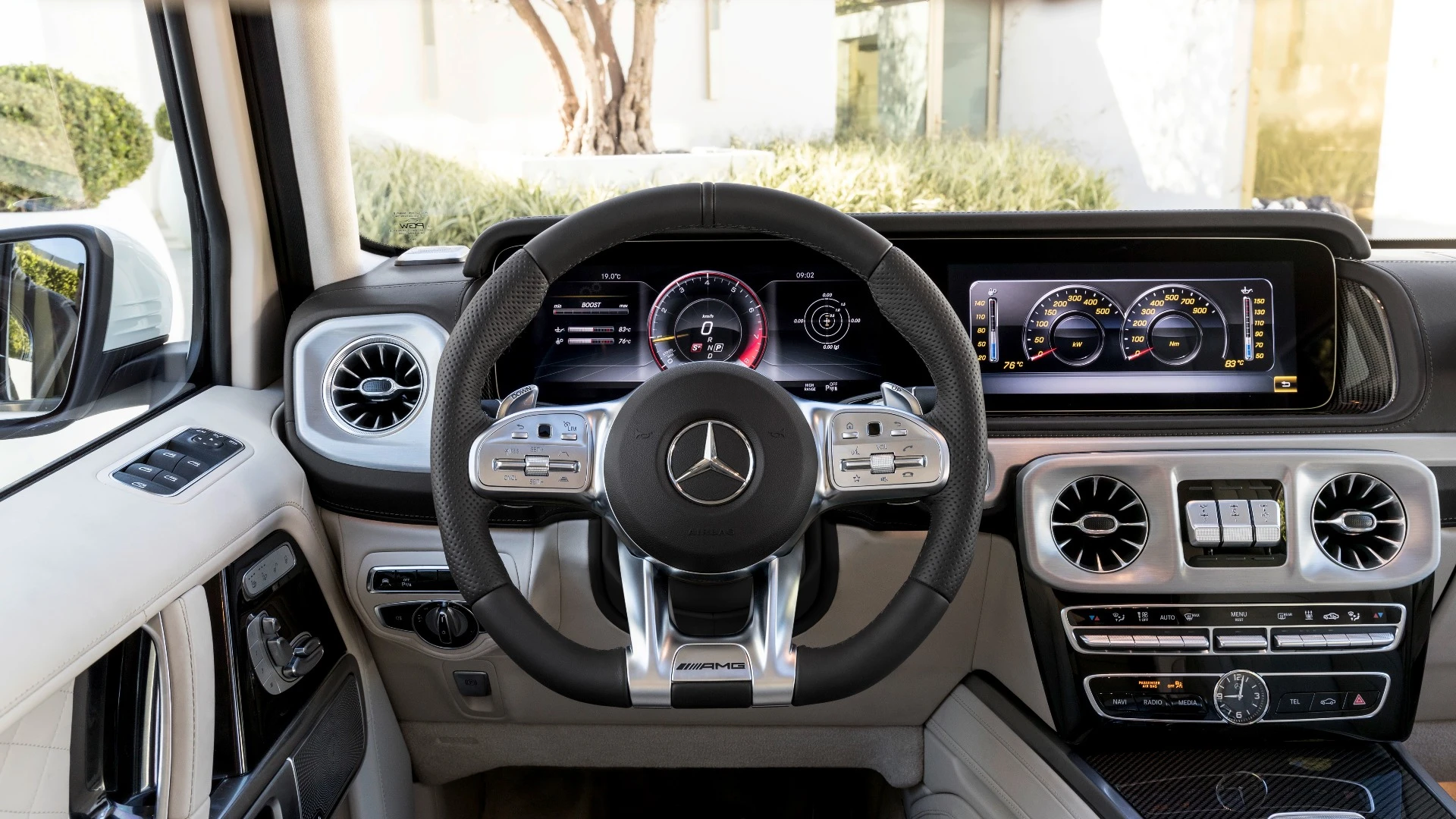 In this photo, instrumentation and controls are clearly seen in the AMG G 63, which boasts configurable options for screen outputs