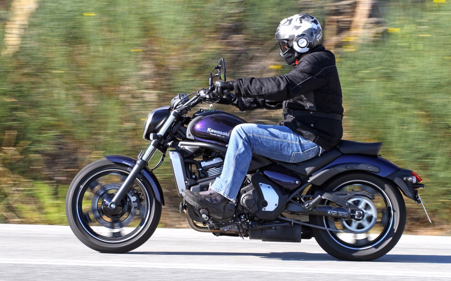 The Kawasaki Vulcan S in action
