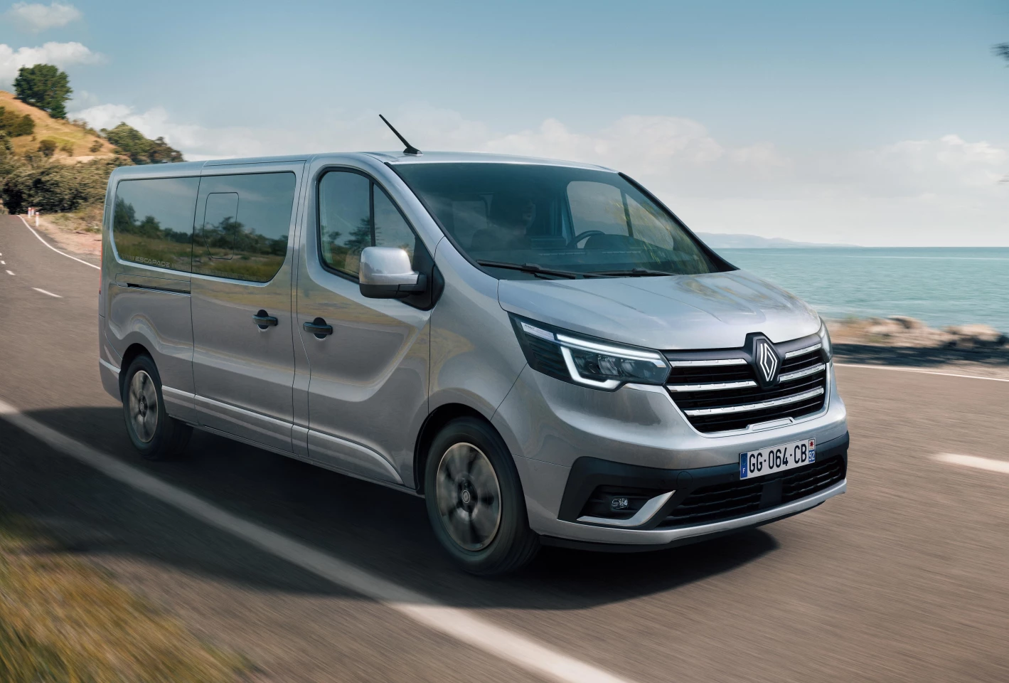 Tiny camper cube turns 7-seat MPV into a stealthy "cocoon on wheels"