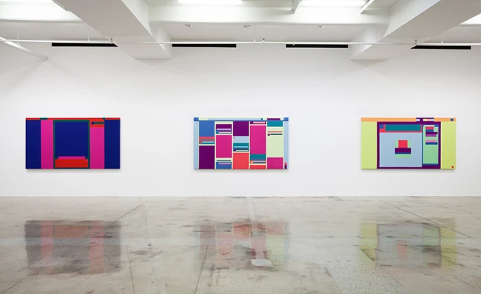 Rafaël Rozendaal’s Abstract Browsing exhibition started with the bare outline of a website and then turned it into a material tapestry