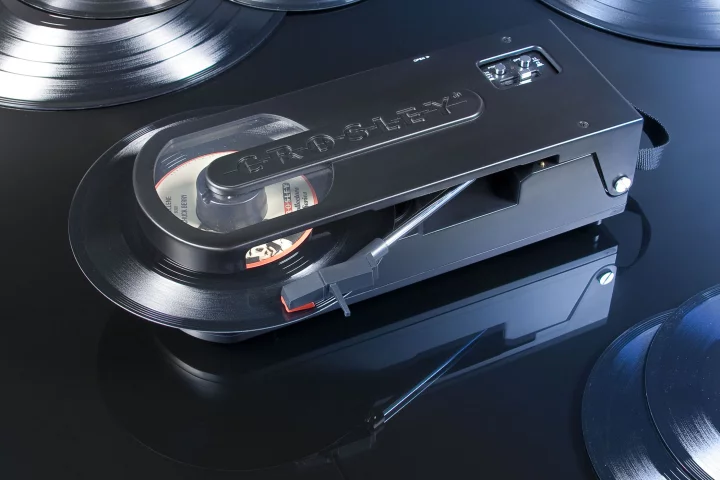 The Revolution can play both 7- and 12-inch vinyl records with a stereo speaker providing audio
