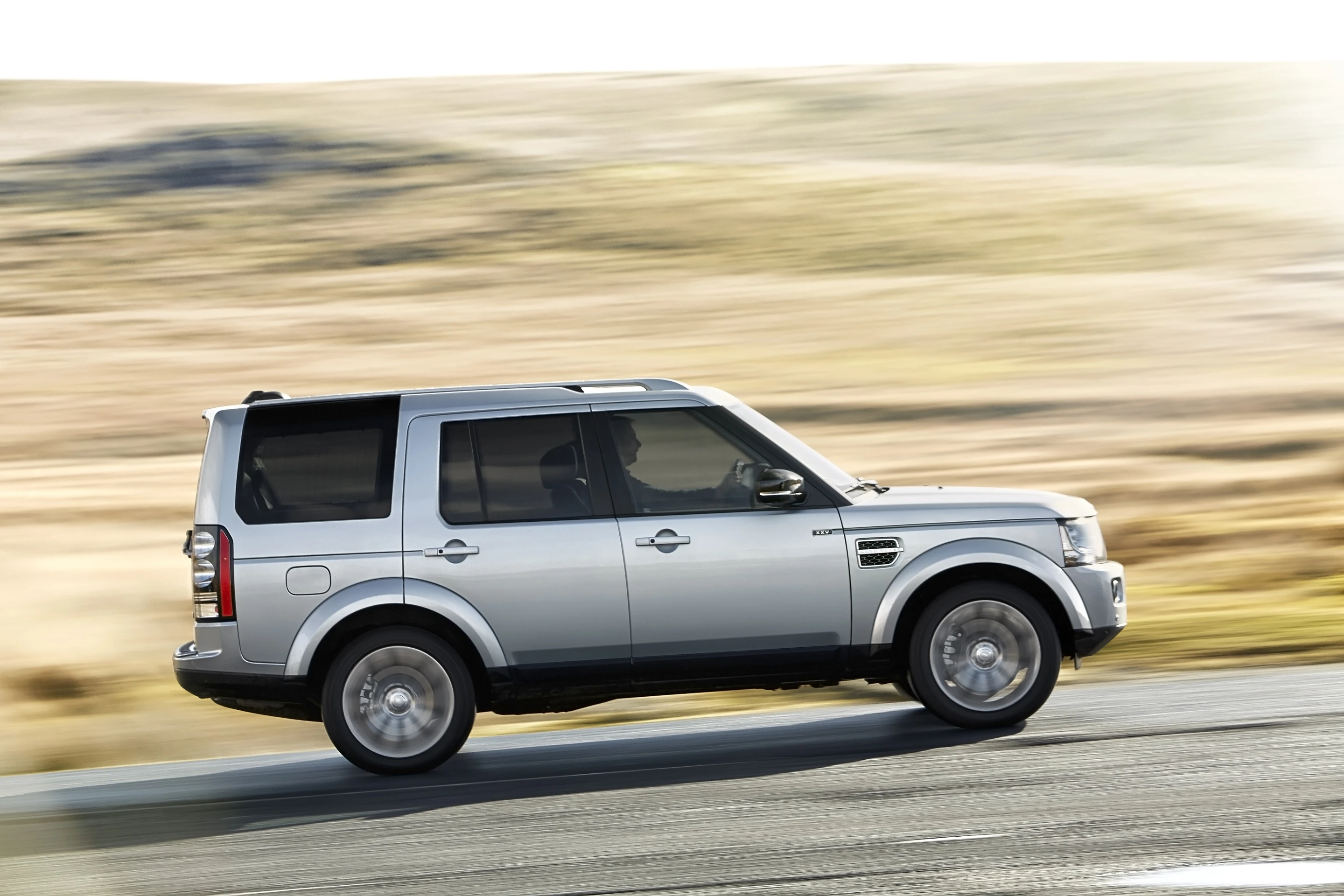 Land Rover has unveiled the XXV Special Edition Discovery 4 to celebrate the 25th anniversary of the model