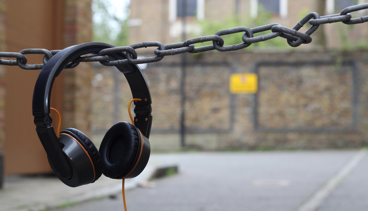 In addition to a 40-mm speaker driver, each ear cup is home to a 1,000 mAh Li-ion battery