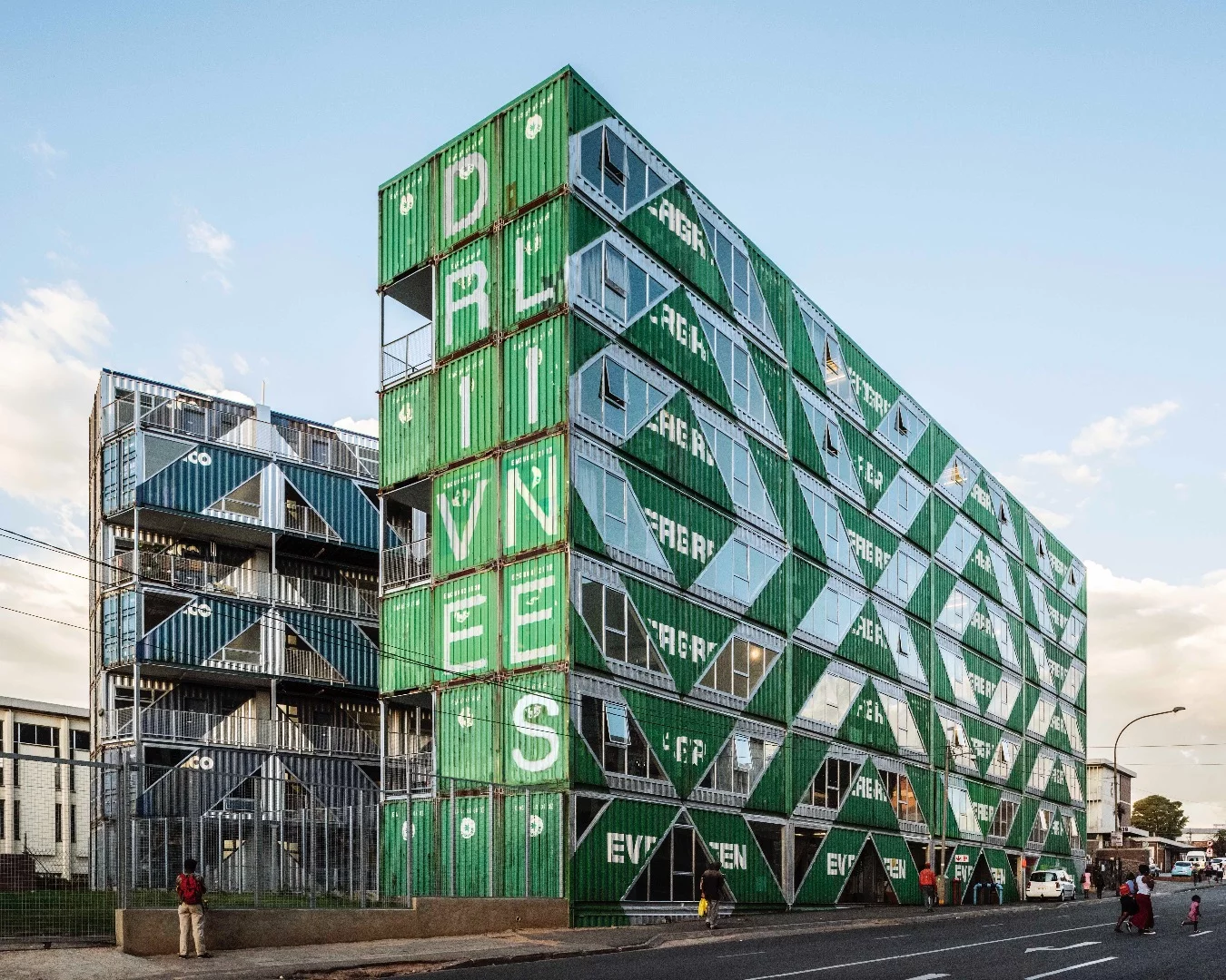 Drivelines Studios' design is likened to a billboard by Lot-ek