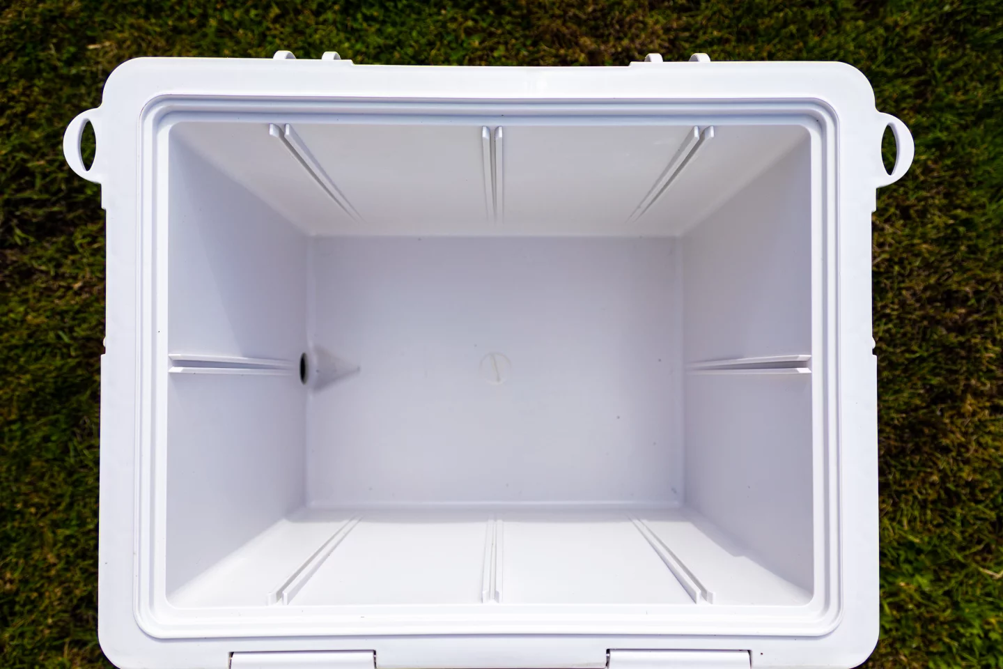 By relying on thin vacuum insulation panels in place of hunks of foam, Dam Coolers keeps its walls thin and maximizes interior volume while slimming the external dimensions