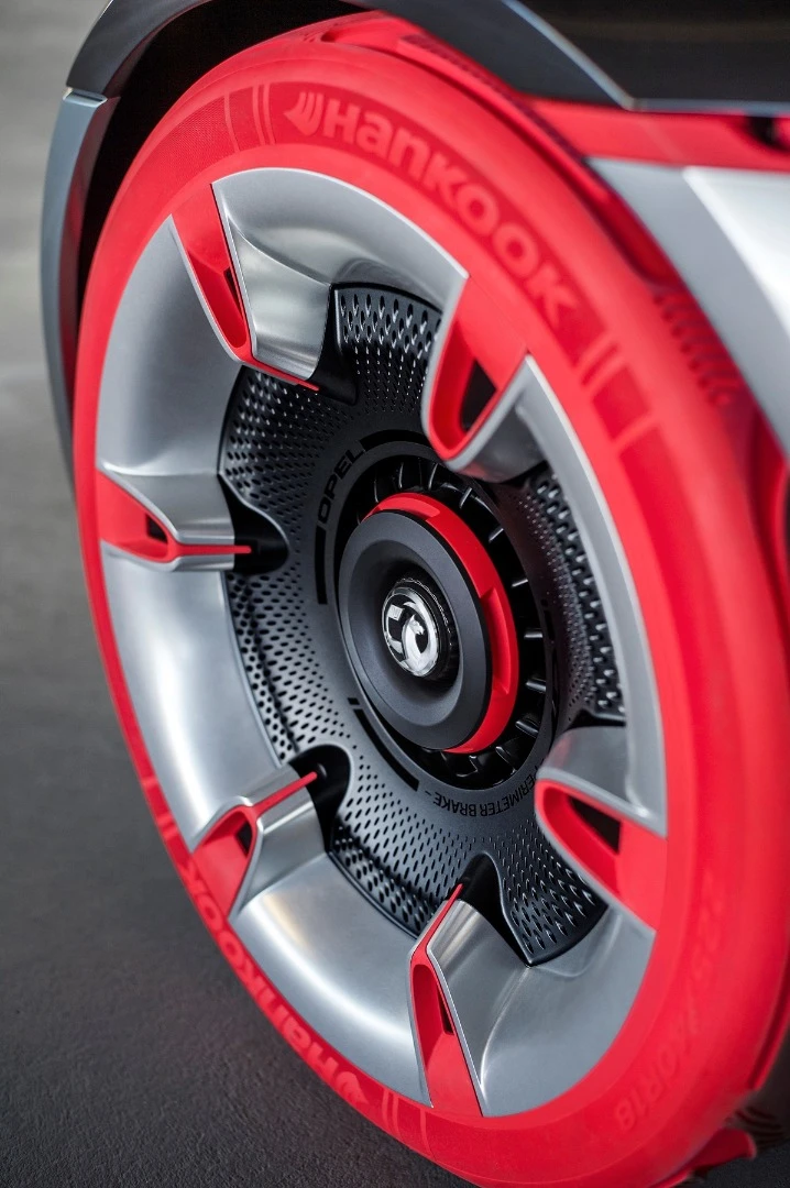 The GT Concept has red highlights
