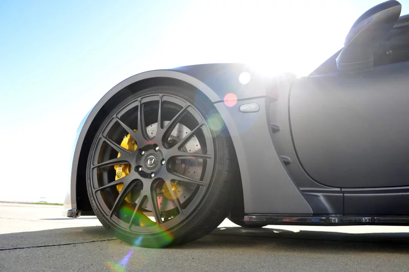 Venom GT uses Brembo 6-piston carbon ceramic disc brakes to stop when it wants to