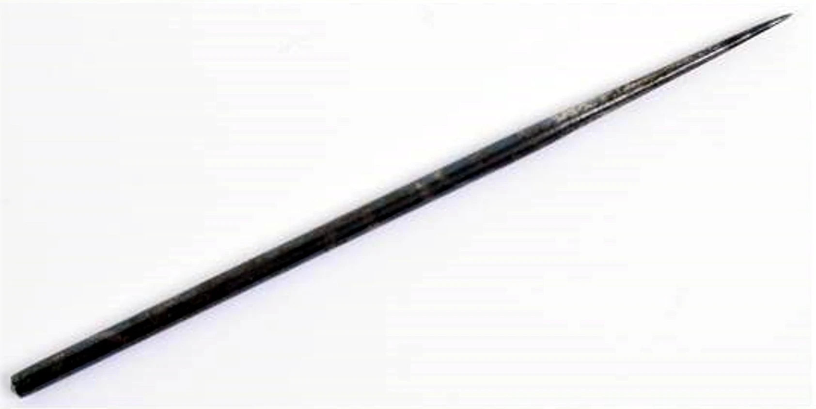 An assassination spike for hiding in a jacket lapel