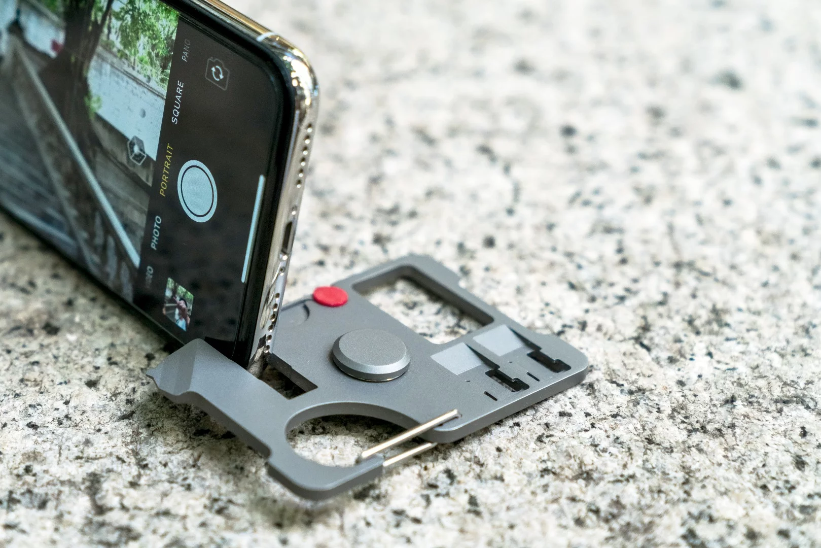 The T'spin at work as a smartphone stand