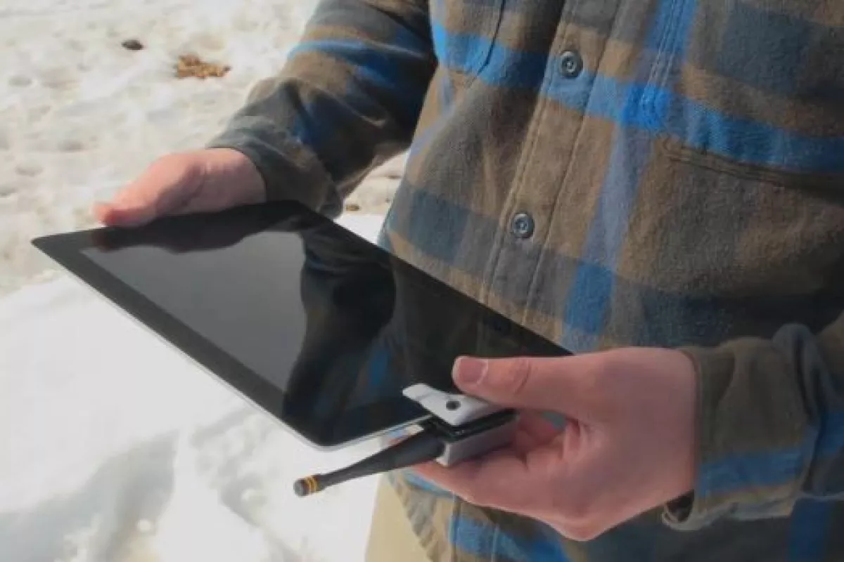 The Fighting Walrus Radio allows iOS devices to communicate with unmanned aerial vehicles by radio frequency, instead of Wi-Fi