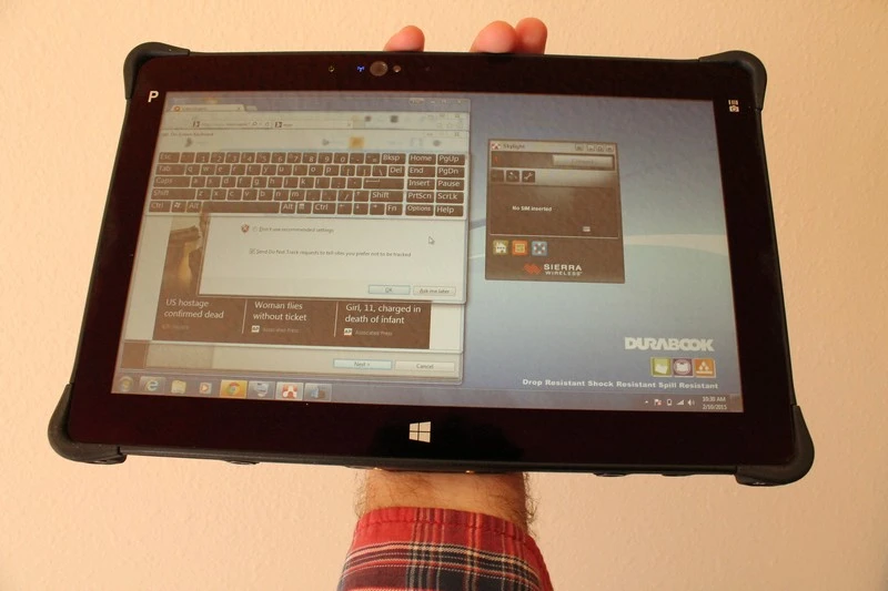 An optional strap adds more portability (Photo: Eric Mack/Gizmag.com)