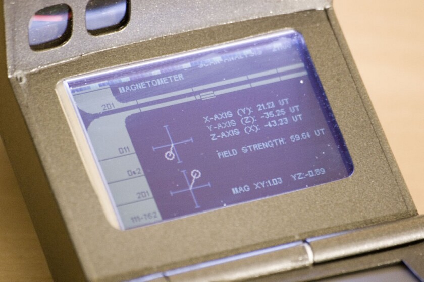 The 2.7-inch, 240 x 160 resolution color display screen of Version 1
