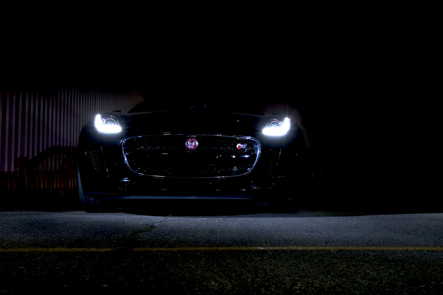 The F-type's high-intensity xenon headlights provide light for both low and high beams in a single unit, flanked by J-Blade LED running lights (Photo: Angus MacKenzie/Gizmag.com)