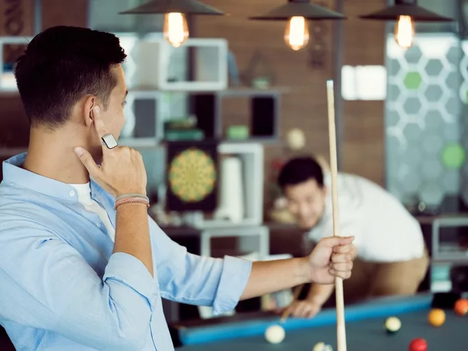 Bone conduction apparently brings with it high sound quality, and a pair of noise-cancelling microphones in the ring allow the speaker to be heard clearly by the person on the other end