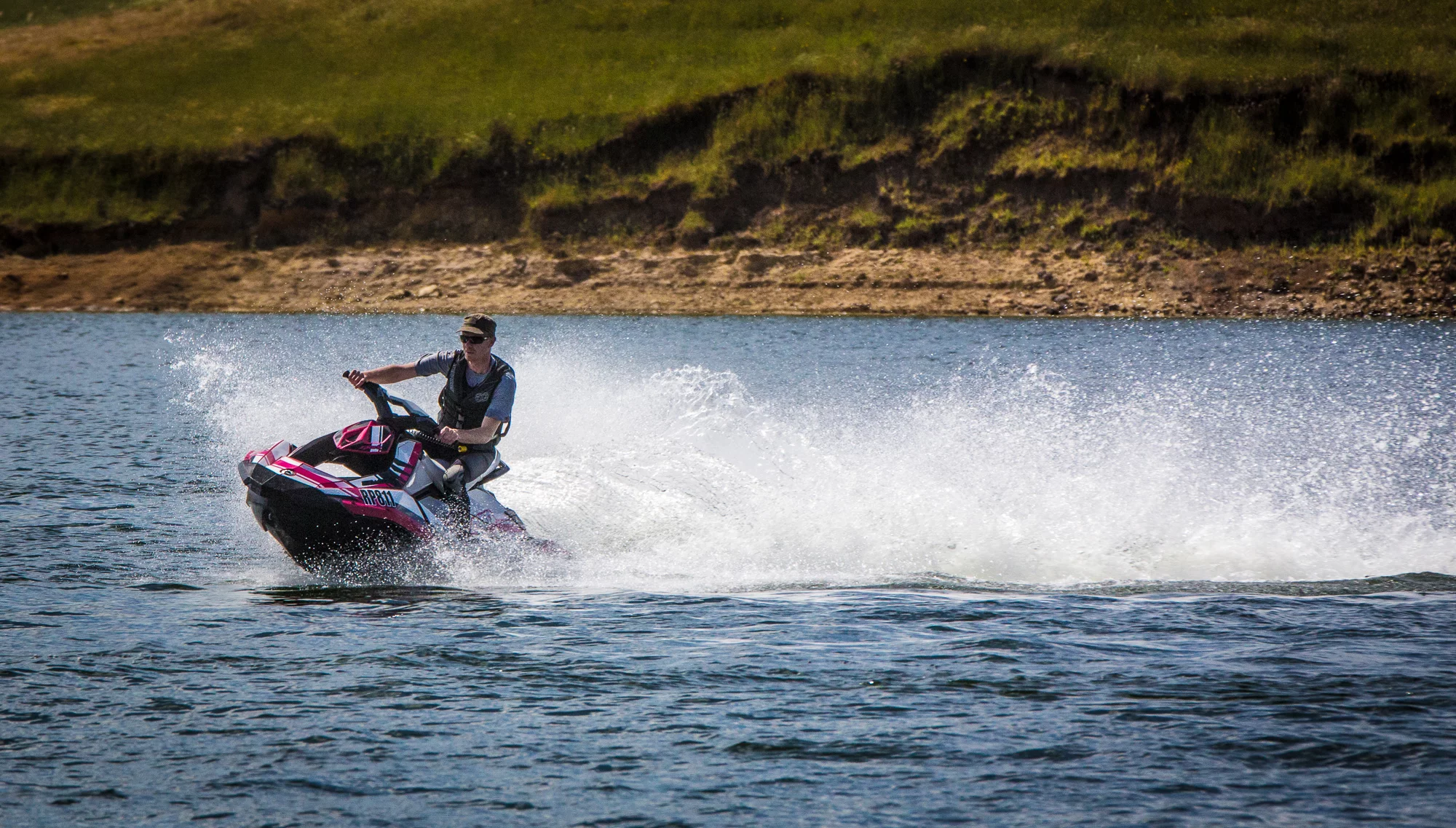 Gizmag editor Noel McKeegan throws the Sea-Doo Spark around. Photo: Loz Blain