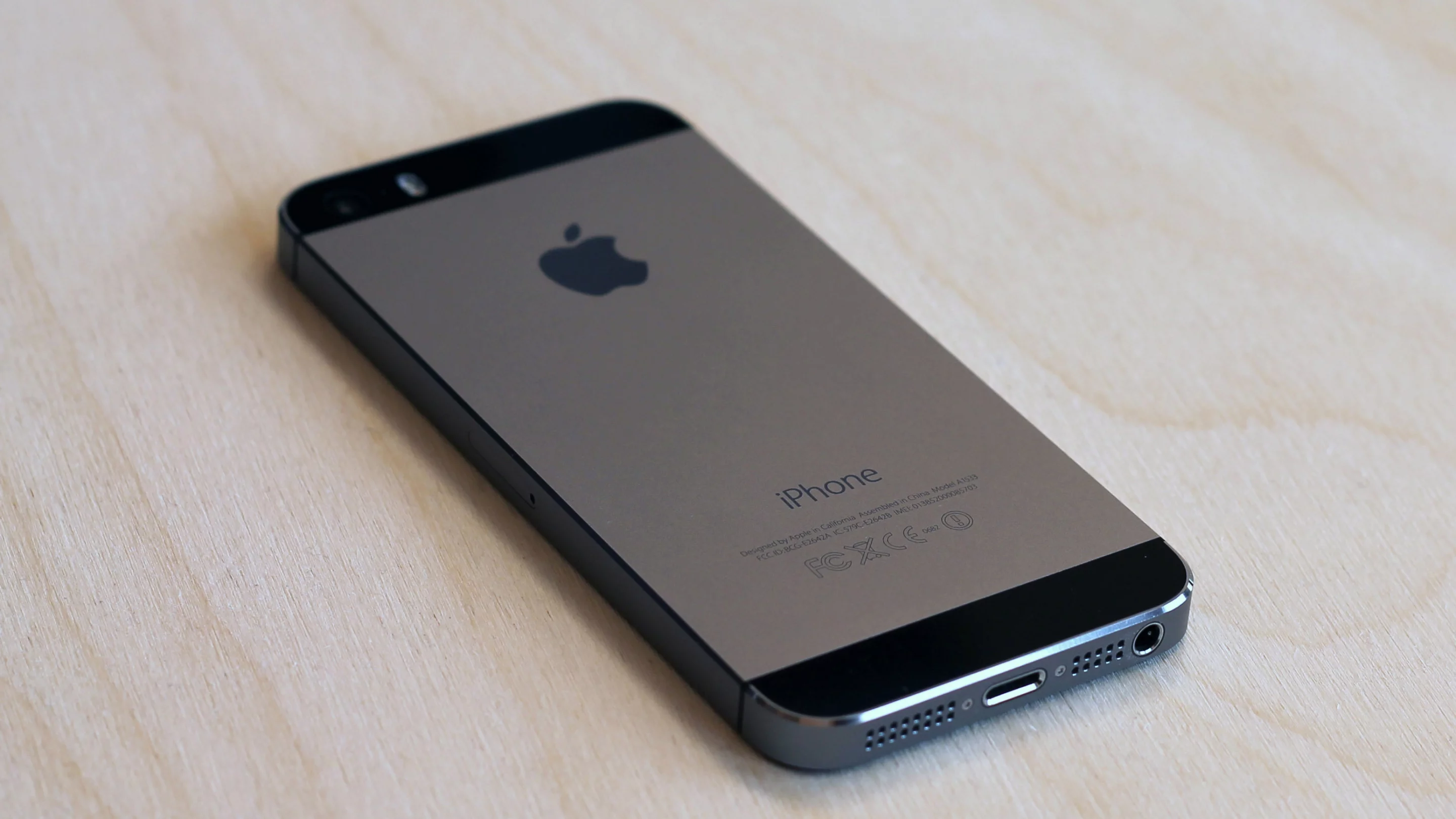 The iPhone 5s features a Touch ID fingerprint sensor