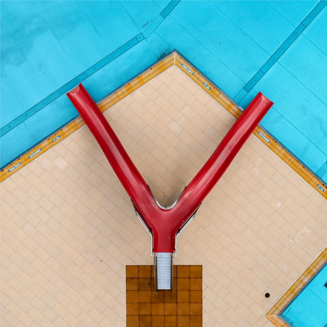 A sledge – a special decision for every child : slide to the left, you can stand in low water – slide to the right, you have to swim in the deep water. Built in 1964