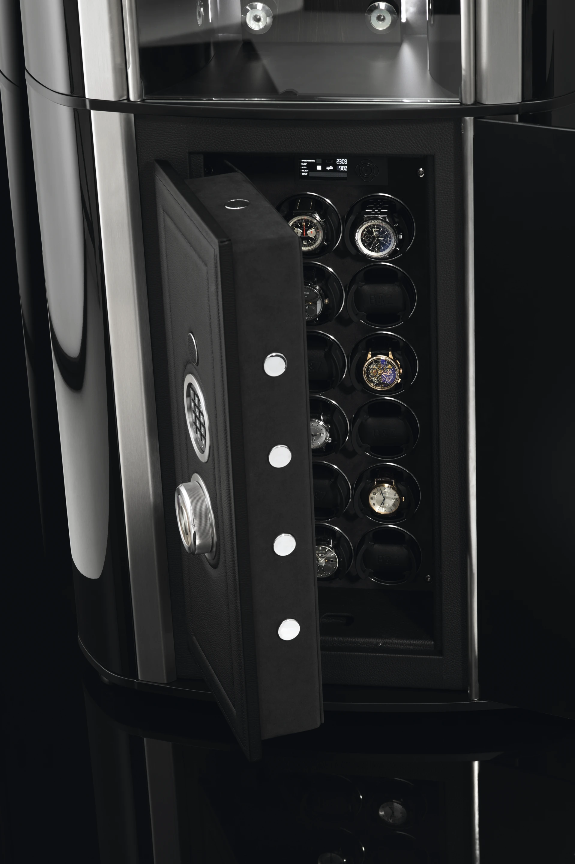 The Grande Infinity's safe has winders for automatic watches