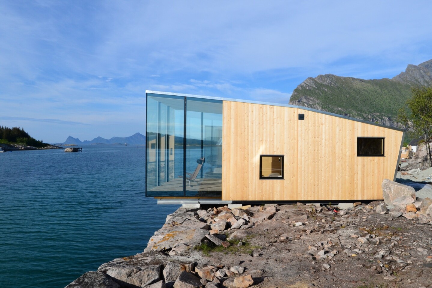 One end of the cabin is glazed and there is full height glazing either side of it, allowing occupants to look up and down the coast, as well as out over the water
