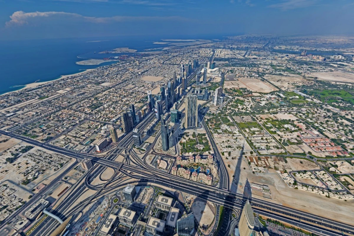 A photographer recently composed a stunning 360 degree panorama image from on top of the Burj Khalifa in Dubai, the tallest building on Earth