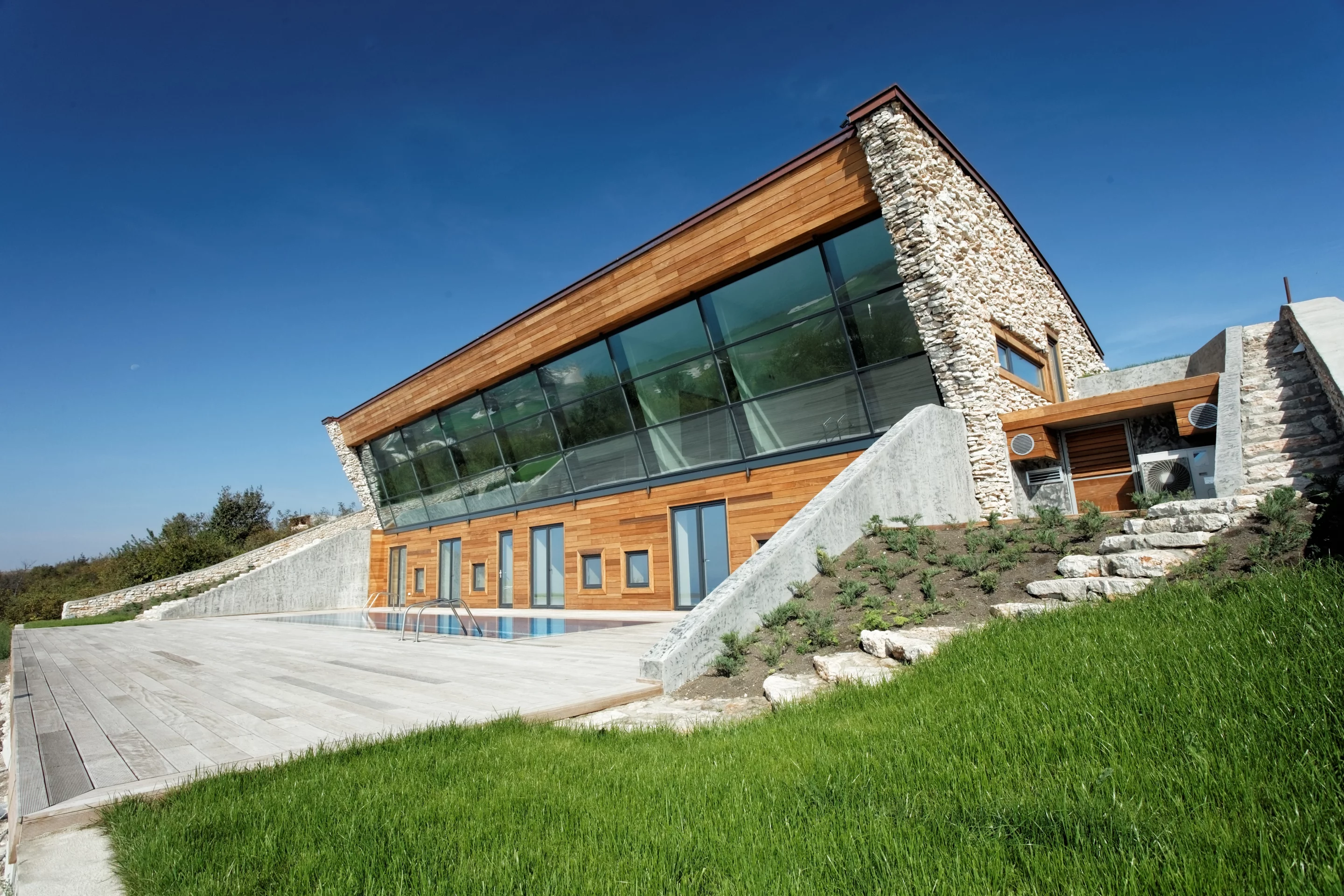 Equinox House's tilting south facade lines up with the noon Sun on the summer solstice (Photo: Ignatov Architects)
