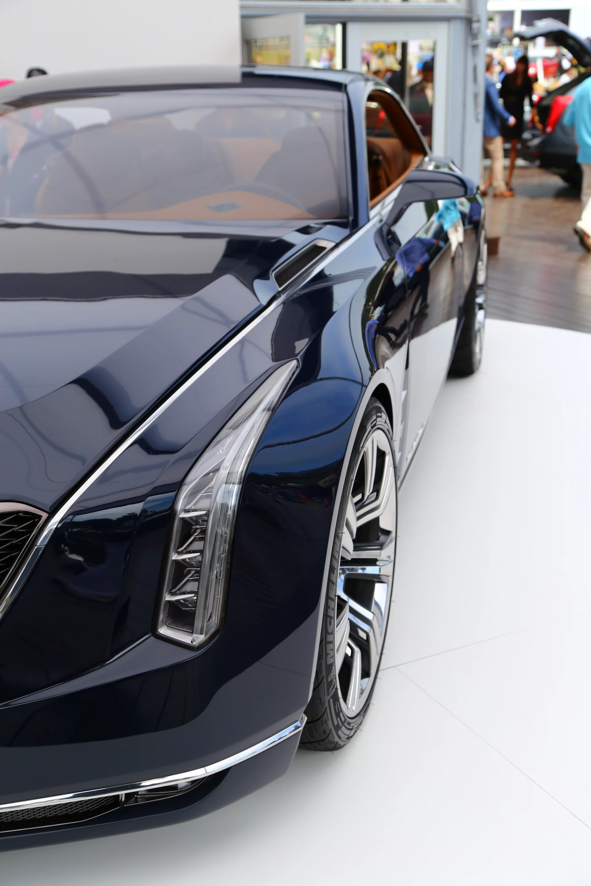 Cadillac's Elmiraj takes up a bit of space – 17 feet (5.2 m) from tip to tail to be precise (Photo: Angus MacKenzie/Gizmag.com)