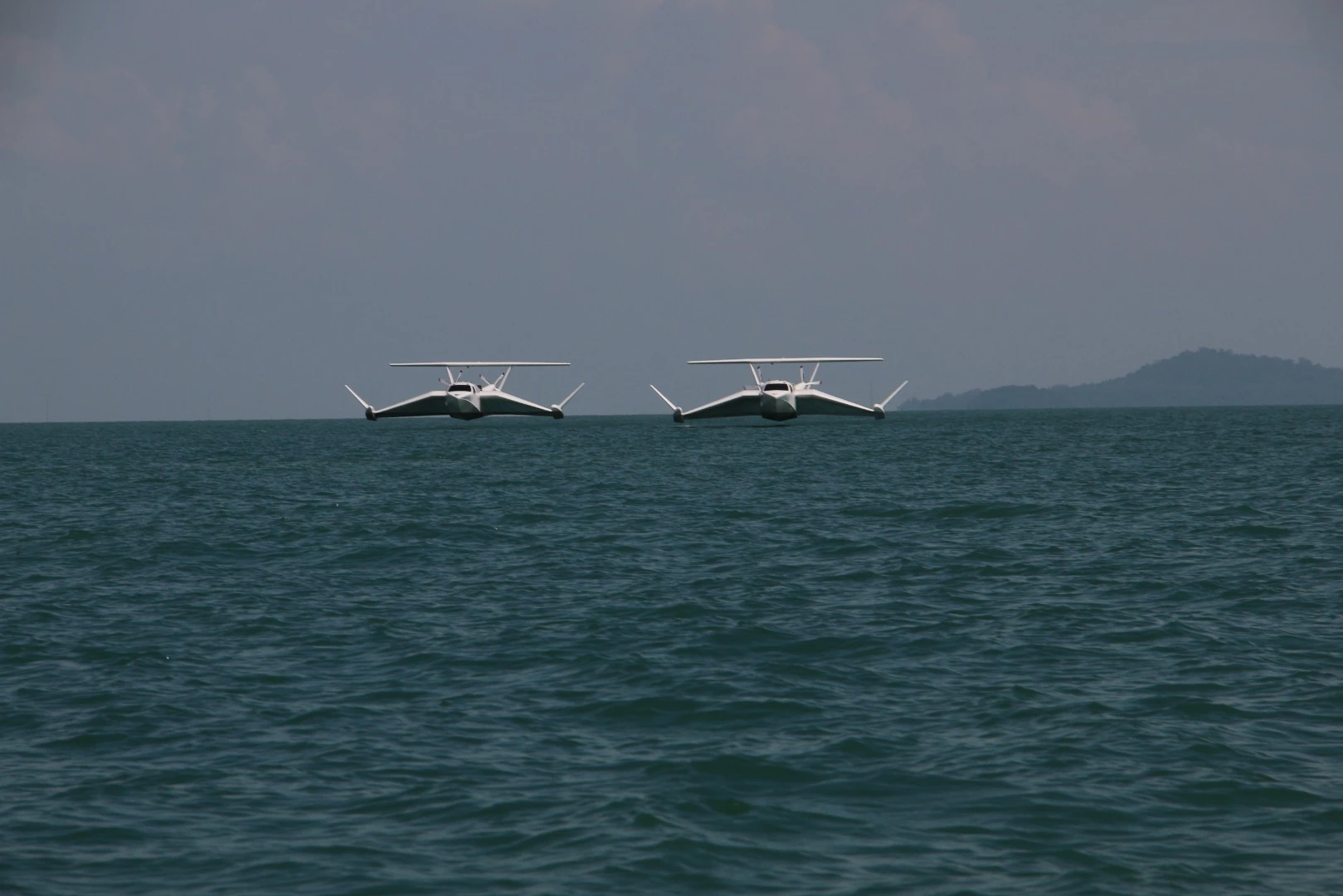 Twin Airfish in flight