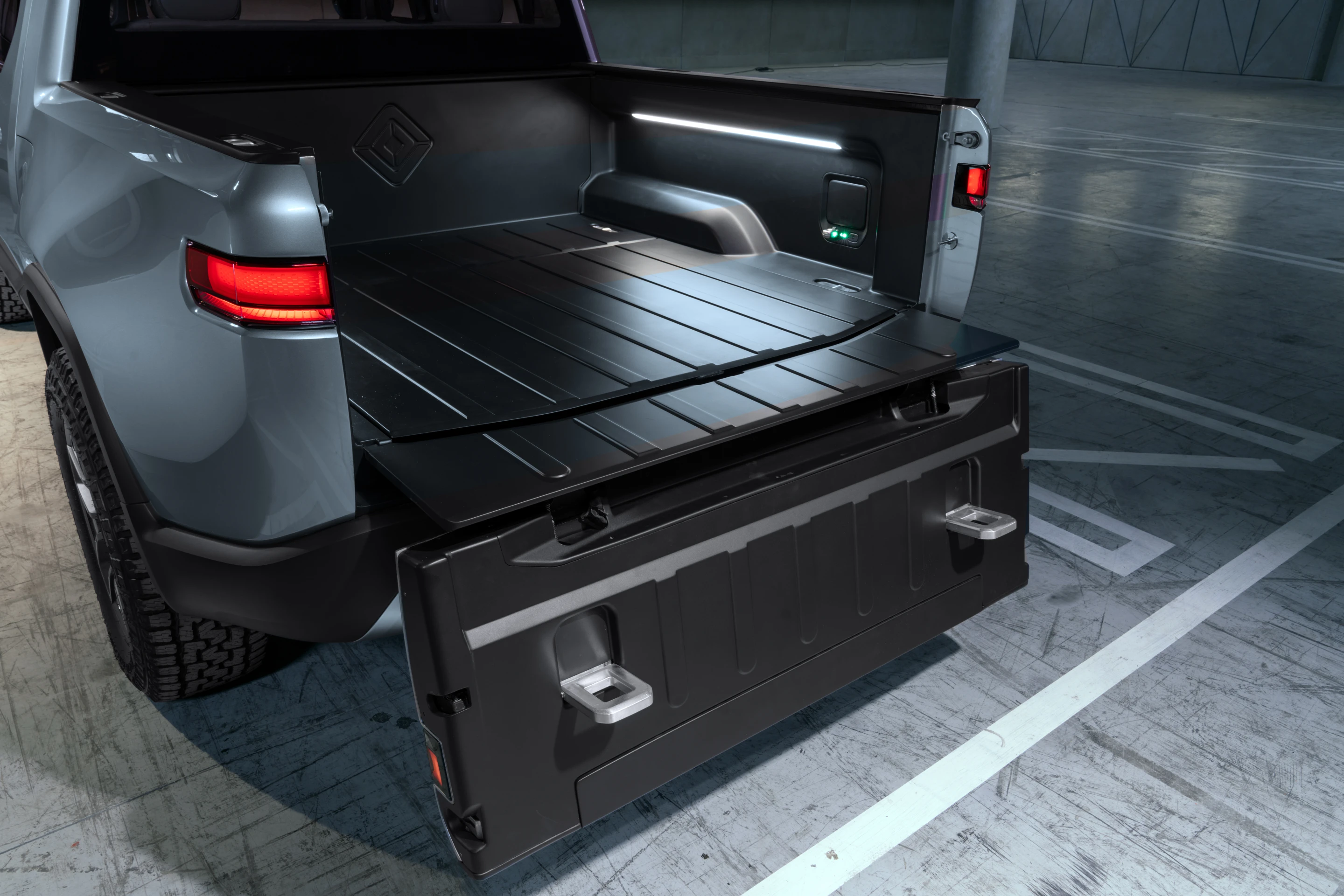 Popping the Rivian R1T tailgate