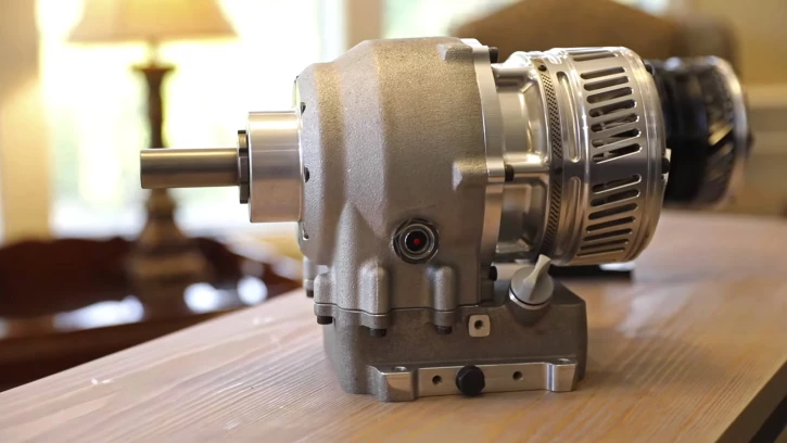 Super-compact internally rotating combustion engine packs a solid punch