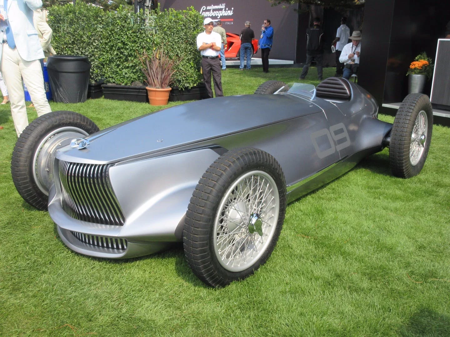 Infiniti shows some gorgeous retro lines on the Prototype 9